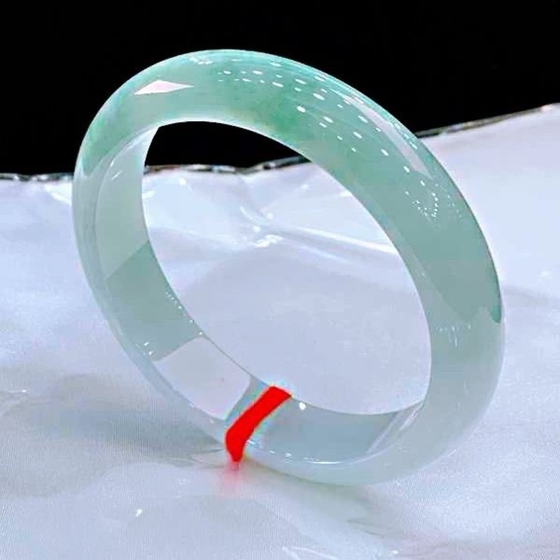 Myanmar, natürlicher Eis-Jadei – Bracelets Bewertung und Preis