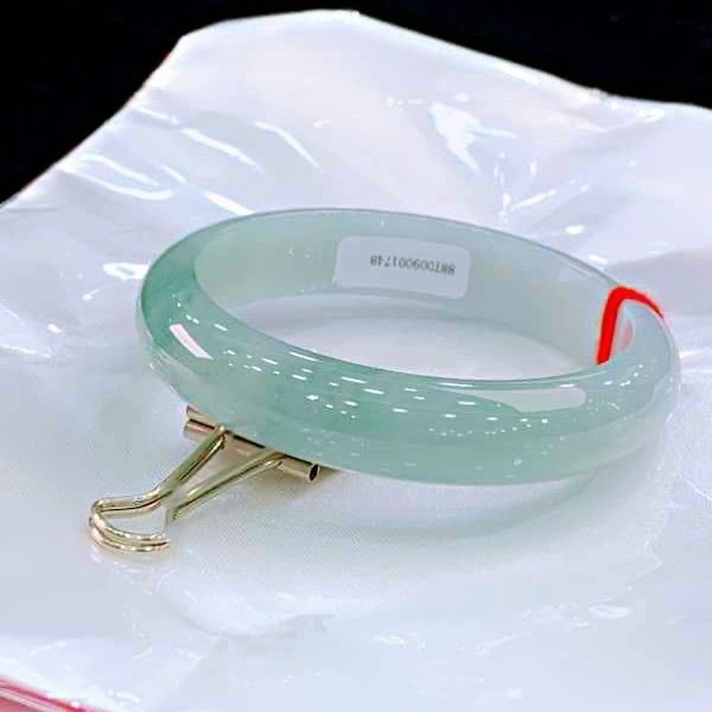 Myanmar, natürlicher Eis-Jadei – Bracelets Bewertung und Preis