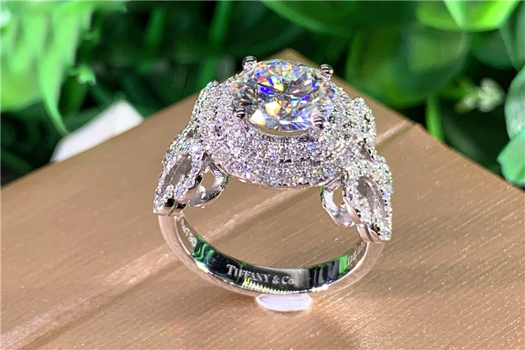 Benutzerdefinierter massiver 1 – Moissanite Engagement Ring 1 Carat Bewertung und Preis