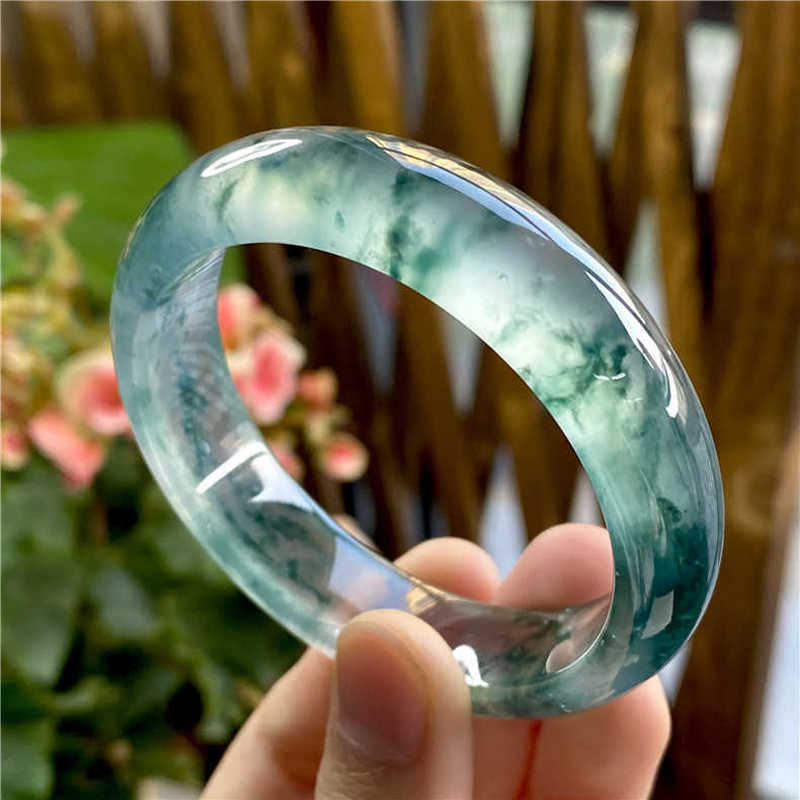 Eisartiger Jadeit mit Blumenmu – Bracelets Bewertung und Preis