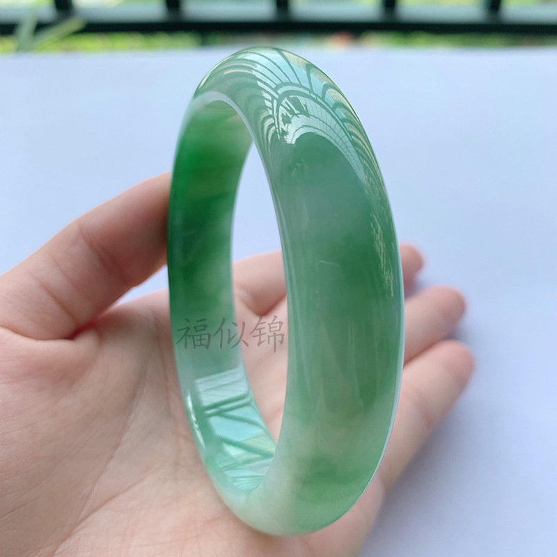 Armband aus eisigem Jadeit aus – Bracelets Bewertung und Preis