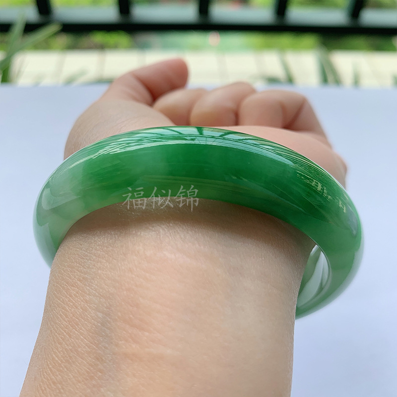 Armband aus eisigem Jadeit aus – Bracelets Bewertung und Preis
