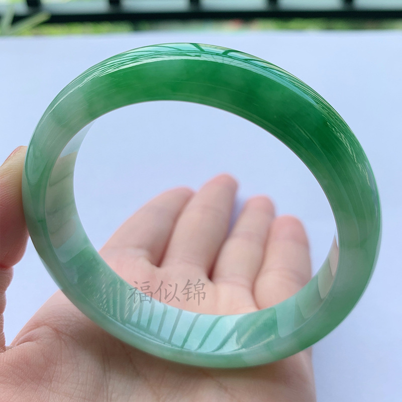 Armband aus eisigem Jadeit aus – Bracelets Bewertung und Preis