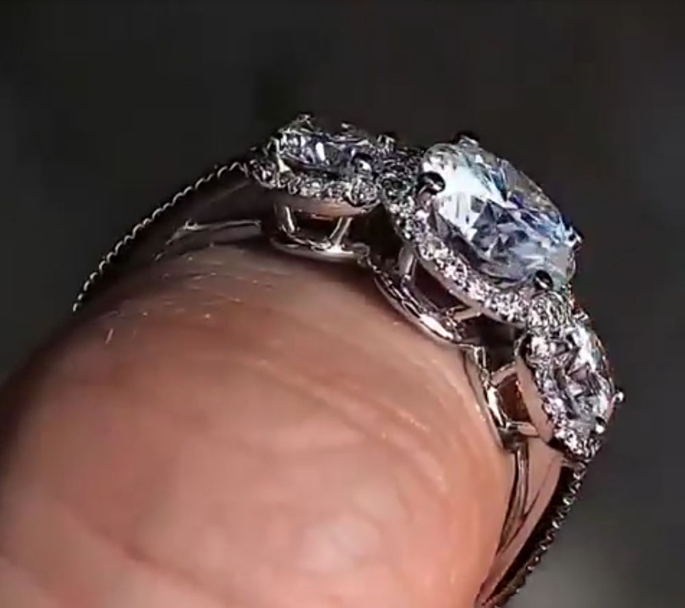 Benutzerdefinierter echter Pla – Moissanite Engagement Ring 1 Carat Bewertung und Preis